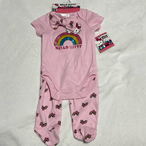 Brand New Hello Kitty Baby Girl Outfit Set Size 6-9 Months - Picture 1 of 4